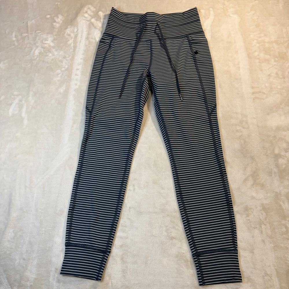 Halara Women Navy White Striped 7/8 Leggings High Waist Pockets Size M Q02761929